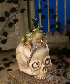 Bethany Lowe Toady On Skull New!