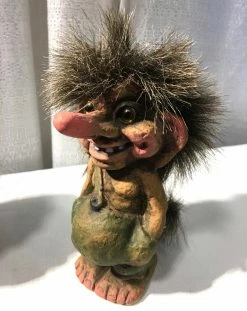 TheHolidayBarn.com Happy Troll New!